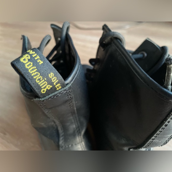 Dr. Martens “the original” Women’s Combat Boots size 7 - Picture 4 of 15